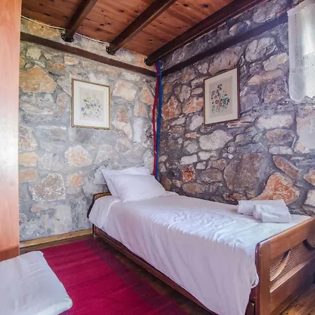 Stonehouse 2 Bedroom On Olympus Amazing View 펜션 Pétra