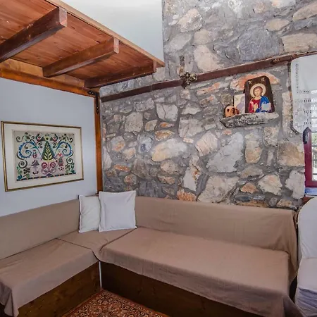 Stonehouse 2 Bedroom On Olympus Amazing View 펜션 Pétra