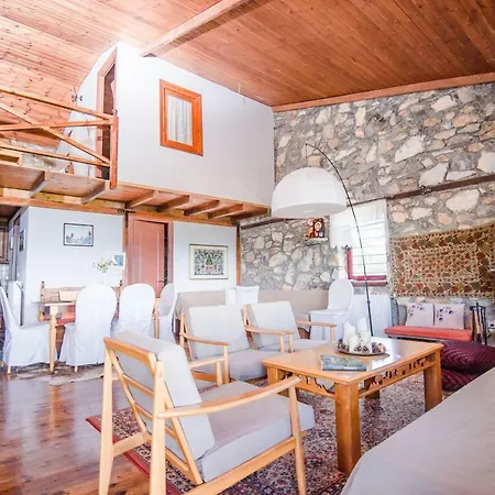 Stonehouse 2 Bedroom On Olympus Amazing View Holiday home *
